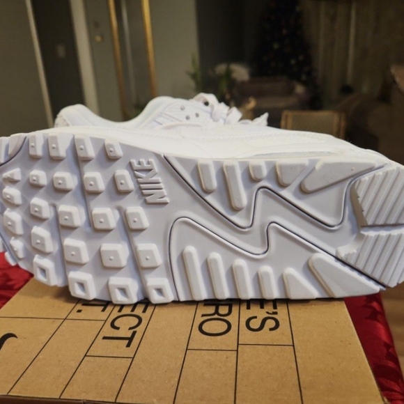 Nike women's  NEW SIZE 6 💫💥💯 - Picture 4 of 7